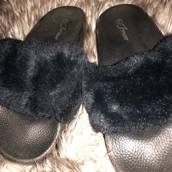 Fuzzy black slides - Picture 4 of 4
